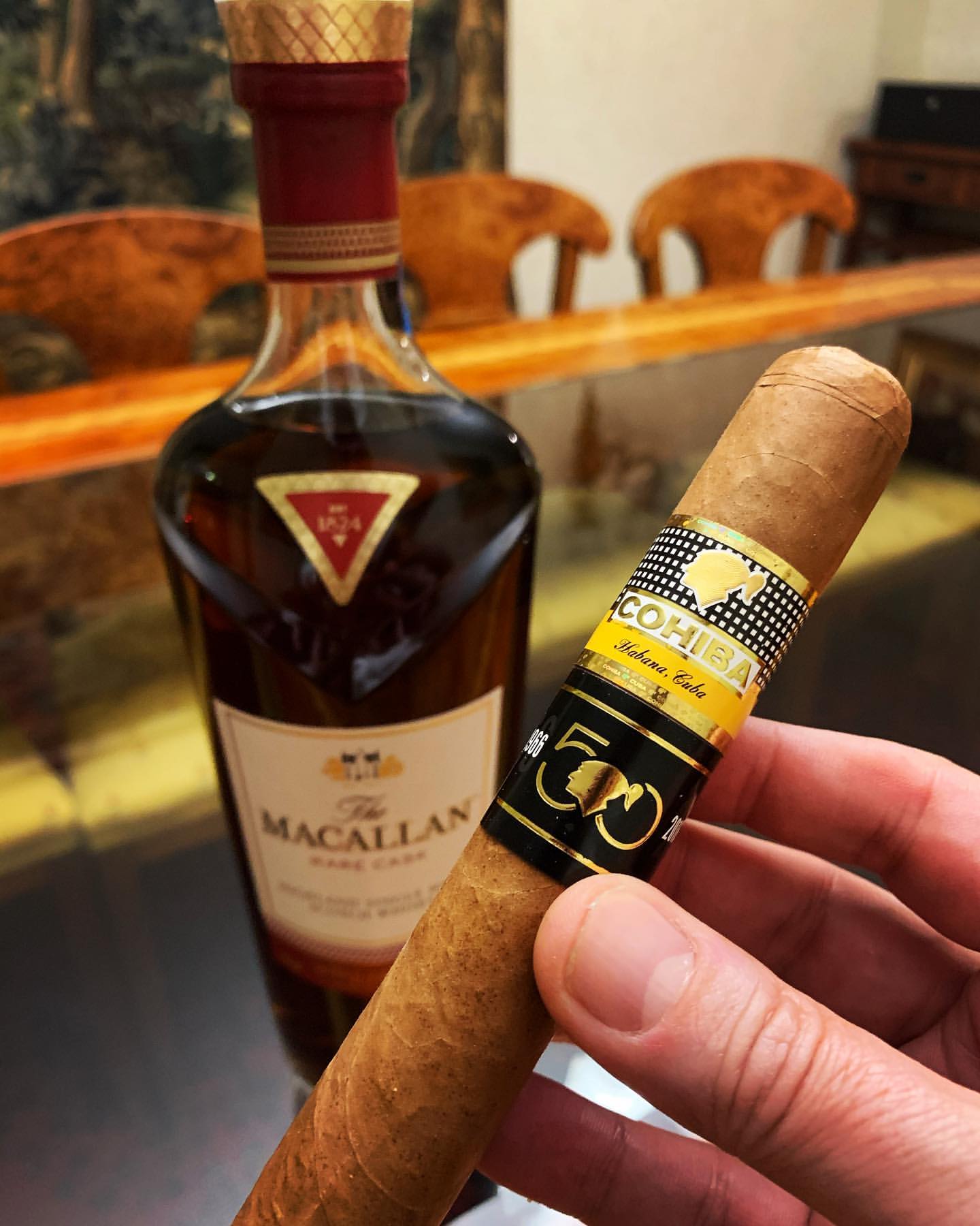 Cohiba Majestuoso 50 Aniversario, pieza de colección obligada para todo serio fumador de Habanos. #cohibamajestuosos